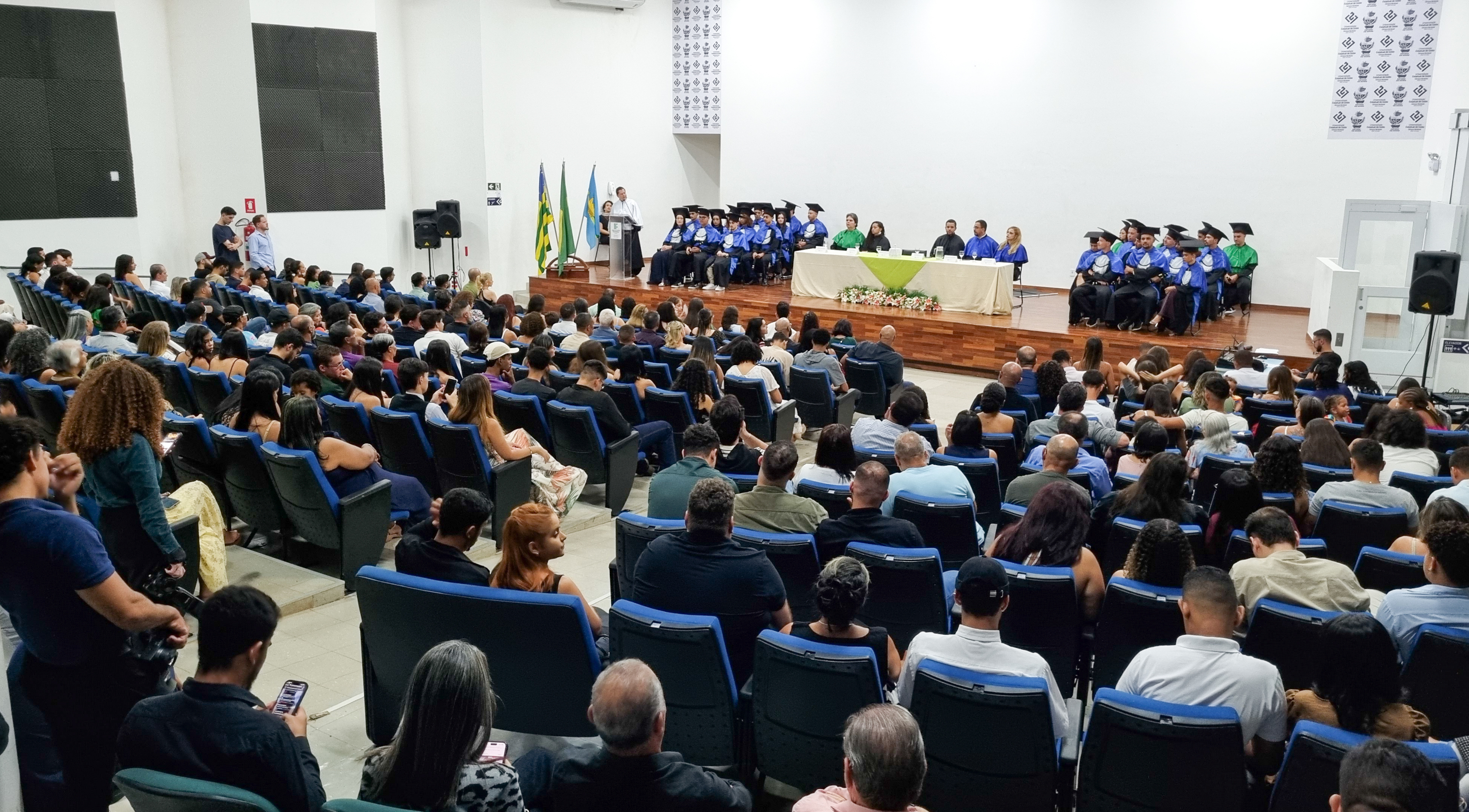 Auditório da UEG recebeu familiares e convidados para a cerimônia